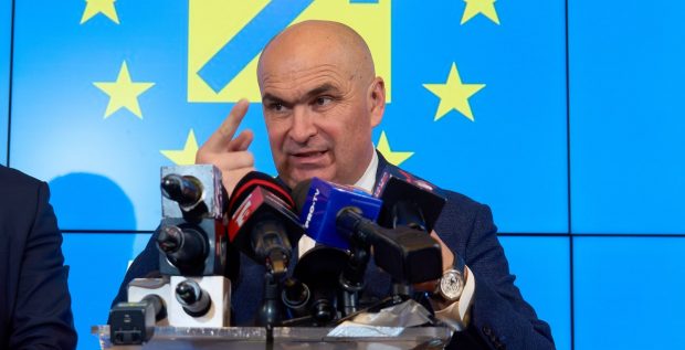 Ilie Bolojan, huiduit la Focșani. A fost singurul copreședinte al coaliției PSD-PNL care a mers la manifestările de Ziua Unirii Principatelor