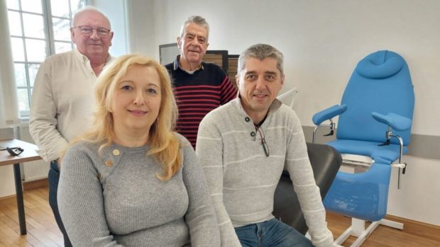 Doctorița Claudia Hâncu nu mai vrea să se întoarcă în România, după ce trei comune din Franța au „licitat” ca să o angajeze