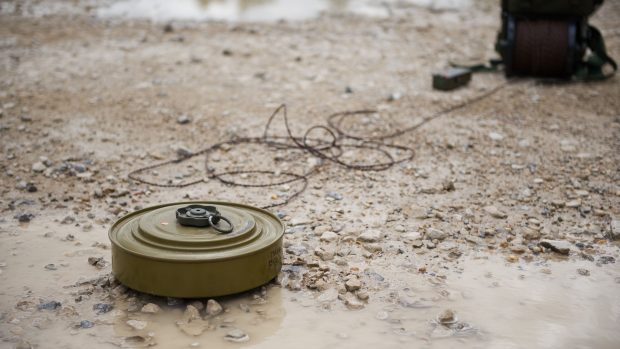 Mine antitanc au fost găsite într-un depozit Ikea: „Când vine armata să le ia de aici?”. Un general a fost demis pentru că oamenii lui au pierdut explozibilul