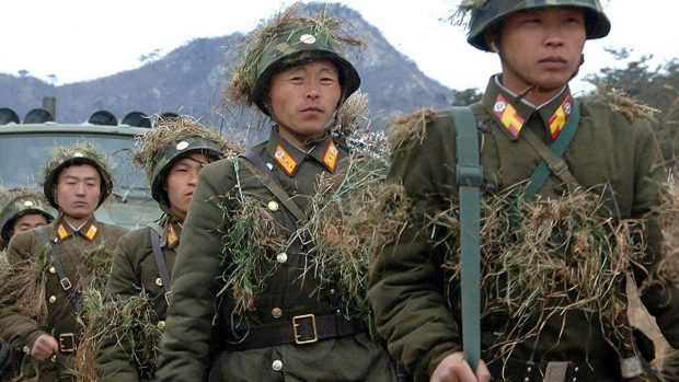 Un soldat nord-coreean a fost filmat când se aruncă în aer ca să nu fie capturat de ucraineni, după ce s-a luptat cu ei sălbatic, o zi întreagă, în Kursk