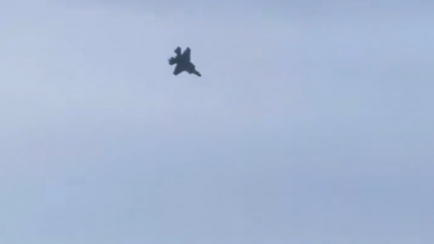 Un F-35 a căzut ca un bolovan pe un aeroport din Alaska. Momentul a fost surprins de un martor