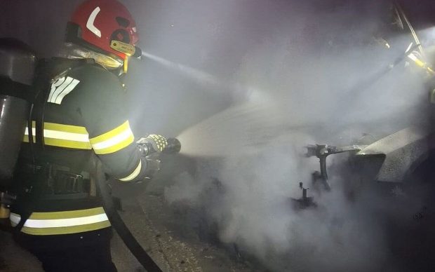 Incendiu pe Autostrada A2 București – Constanța. O mașină a ars complet