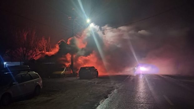 Incendiu violent la Crevedia, lângă fosta staţie GPL care a explodat în 2023. S-a emis mesaj RO-Alert