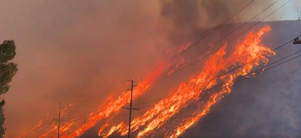 Nou incendiu de amploare la nord de Los Angeles. Mii de oameni au primit ordine de evacuare | VIDEO