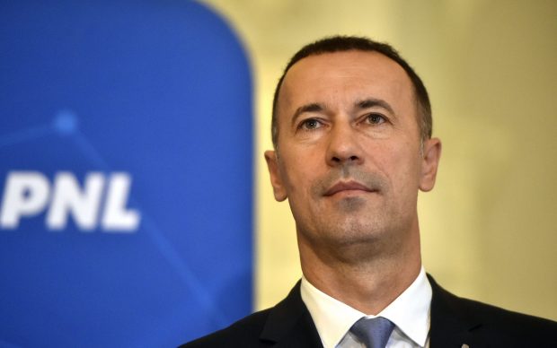 Liberalul Iulian Dumitrescu avea „în buzunar” firmele din Prahova și „în soldă” două publicații online. Rechizitoriul DNA
