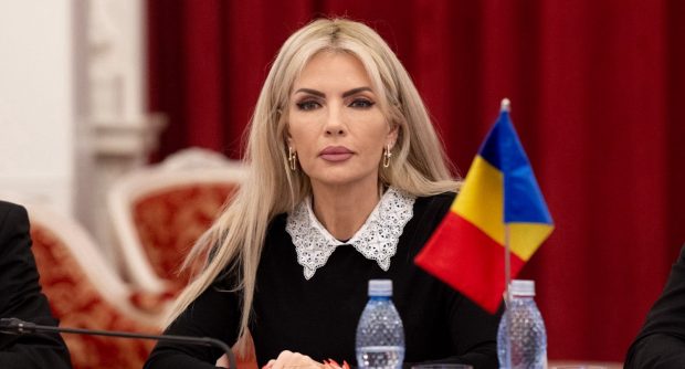 Câți bani lua Laura Vicol să apere interlopi: „Aveam onorarii de minim 15.000 de euro”. Denise Rifai, uimită când a auzit cea mai mare sumă încasată