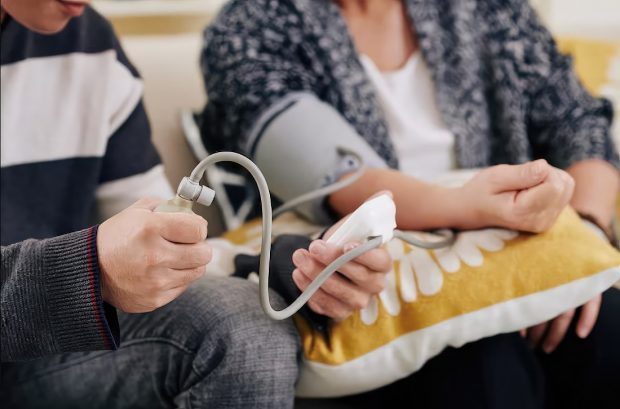 Cum să gestionezi hipertensiunea arterială prin dietă și exerciții fizice