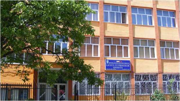 Elevul de 14 ani din Târgu Jiu înjunghiat de un coleg în timpul pauzei se află în stare stabilă