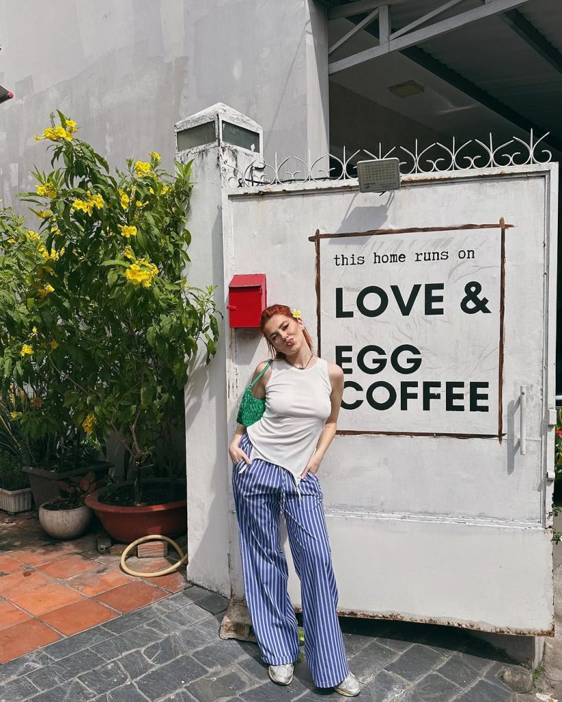 Lidia Buble in Vietnam