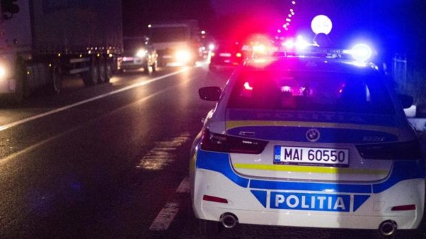 Un tânăr băut a făcut prăpăd pe o stradă din Cluj după ce a pierdut controlul mașinii
