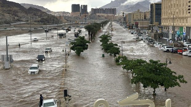 Cel mai sfânt oraș al Arabiei Saudite, Mecca, inundat puternic după ce a fost lovit de ploi extreme | VIDEO