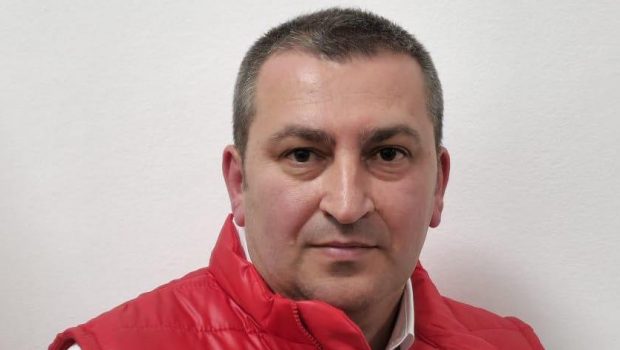 Primarul din Vărbilău și-a publicat numărul personal de telefon pe Facebook: „Raportați-mi absența sau întârzierea profesorilor de la ore”