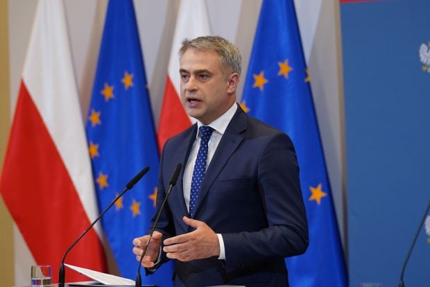 Polonia acuză Rusia că încearcă să recruteze polonezi pe dark web pentru a influenţa alegerile