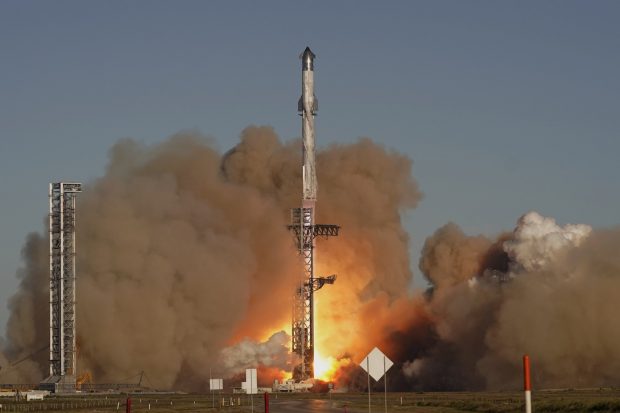 Zborul-test al navei spațiale modernizate Starship a eșuat, după o explozie produsă la câteva minute de la decolare. Probleme pentru traficul aerian
