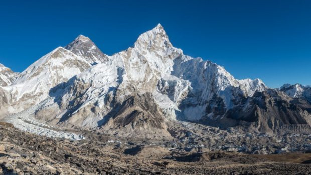 Structuri gigantice vechi de miliarde de ani, găsite în miezul Pământului: „Sunt de 100 de ori mai înalte decât Muntele Everest”