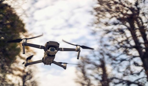 Drone care livrează droguri direct în celulele închisorii, în Anglia: „Amenințare la adresa securității naționale”