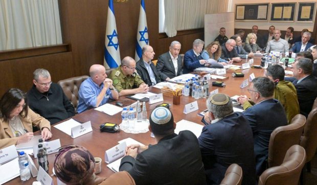 Cabinetul de securitate israelian a aprobat armistițiul cu gruparea Hamas. Primii ostatici urmează să fie eliberați