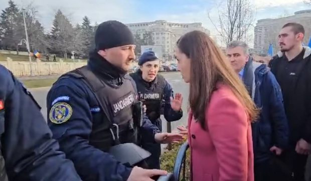 Momentul în care președinta POT amenință un jandarm, dar pe Facebook pretinde că acesta este alături de ea și Georgescu