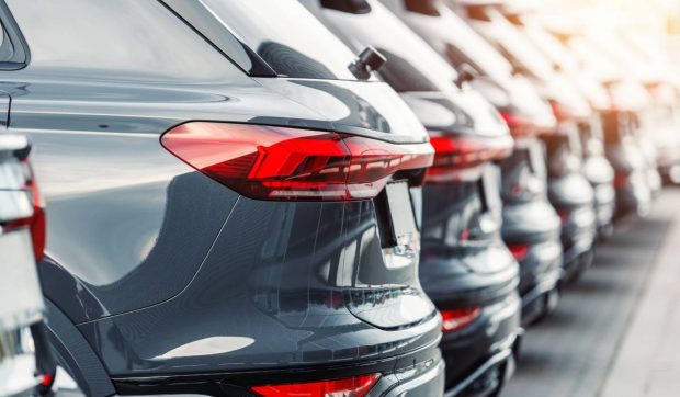 Producătorii de mașini germani avertizează: Tarifele lui Trump amenință industria auto globală