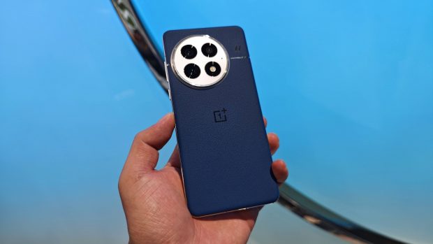 Telefonul care vrea să „facă de râs” Samsung Galaxy S25 și OnePlus 13. Va avea o baterie uriașă
