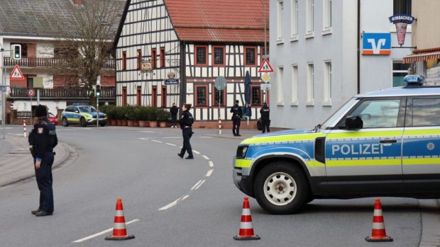 O femeie din Germania a fost ținută ostatică de un bărbat înarmat cu un cuțit