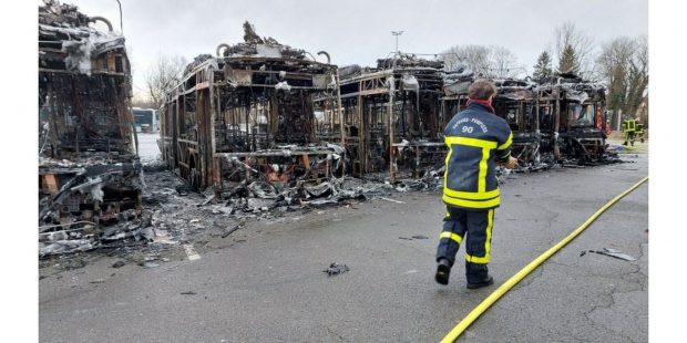 Șapte autobuze ecologice cu hidrogen au explodat în garaj și zgomotul s-a auzit la opt kilometri, într-un orășel din Franța