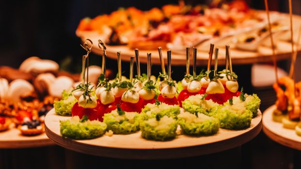 Platourile gourmet pentru vegetarieni: Soluții delicioase pentru toți invitații