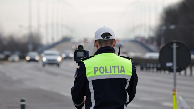 Un șofer de 20 de ani din Suceava a rămas fără permis pentru 330 de zile și a primit o amendă de 15.795 de lei