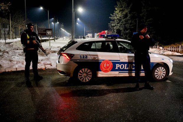 Atacatorul din Muntenegru s-a împușcat în cap în fața polițiștilor. Bilanțul crește la 12 morți: trei zile de doliu național