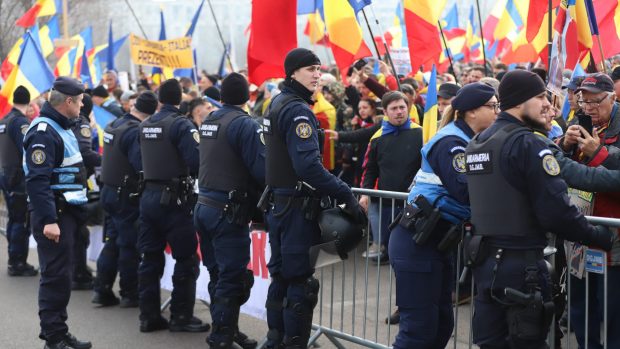 Ce le cere AUR oamenilor pe care i-a chemat duminică la protest, în Piața Universității: „Cel puţin 30.000 de români”