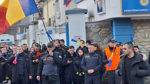Polițiștii din penitenciare protestează în marile orașe ale țării față de „ordonanța trenuleț”: „Dacă nu se găsesc soluții, vom continua protestele”