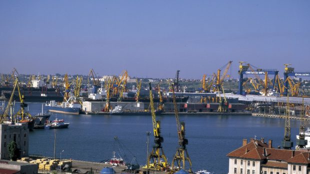 Un cadavru a fost descoperit în Portul Constanța, în mare. Polițiștii investighează circumstanțele morții