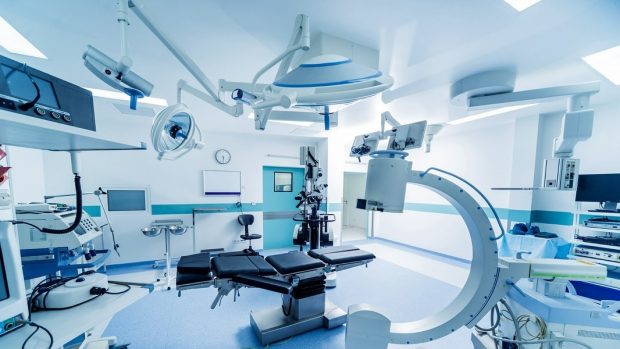 Transplant în premieră în țară, la Spitalul Colentina: „O pacientă a primit șansa de a-și folosi din nou brațul drept”