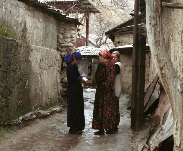 1.500 de ghicitori și 5.000 de vindecători spirituali, arestați în Tadjikistan. 5 dolari pentru a „înlătura blestemul”