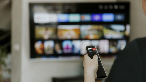 Televizoarele Samsung sparg bariera lingvistică pentru telespectatori: Dispozitivele pot traduce în timp real emisiuni, în șapte limbi diferite