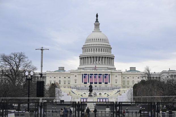 Gest de sfidare pentru Joe Biden: Steagurile americane vor fi înălțate la învestirea lui Donald Trump