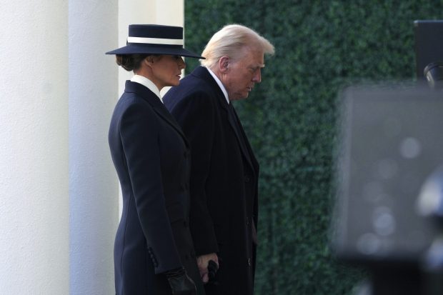 Melania, lecție de stil și eleganță în ziua învestirii lui Donald Trump. Semnificația pălăriei pe care a purtat-o prima-doamnă