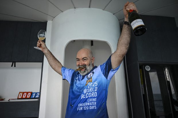 Bărbatul care a stat 120 de zile sub apă, depășind recordul mondial: „Este frumos când marea devine întunecată”