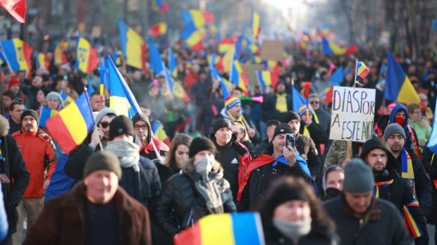 Protestatarii scoși în stradă de AUR, făcuți praf de Bogdan Oprea, purtătorul de cuvânt al Universității București: „Lichele de partid, cu sutele de mii”