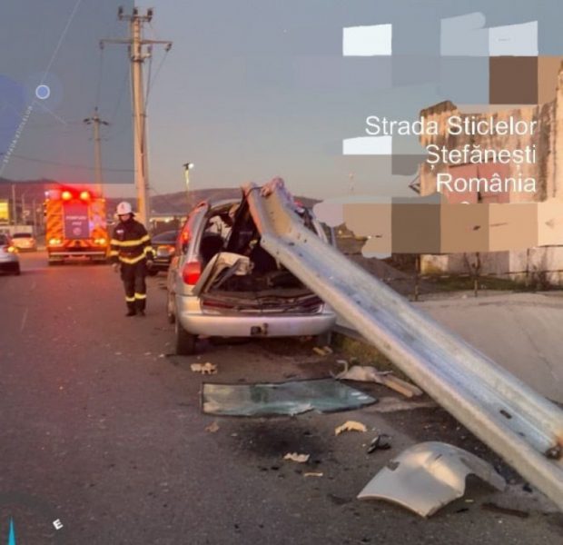 Mașină străpunsă de un parapet metalic în județul Argeș. În ce stare a fost găsit șoferul