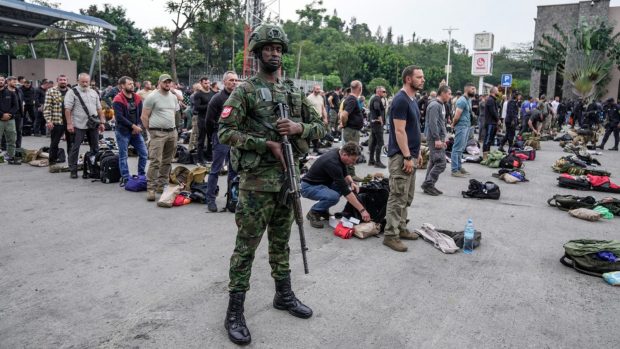 Imagini dezolante cu cei 280 de mercenari români care s-au predat rebelilor M23, în Congo: „Rolul lor a agravat și mai mult conflictul”