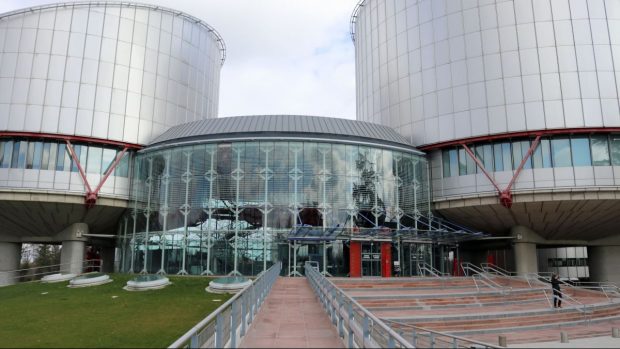 Femeia care refuză relațiile intime nu este „de vină” în cazul unui divorț în Franța, potrivit CEDO