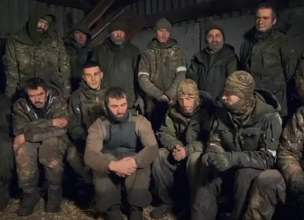 Doi parașutiști ucraineni au capturat 14 soldați ruși, după o luptă scurtă: „O treabă genială! Înspăimântați, și-au aruncat armele” | VIDEO