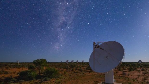Zeci de semnale misterioase au fost detectate în spațiu. Astronomii folosesc o tehnologie nouă pentru a le descrifra