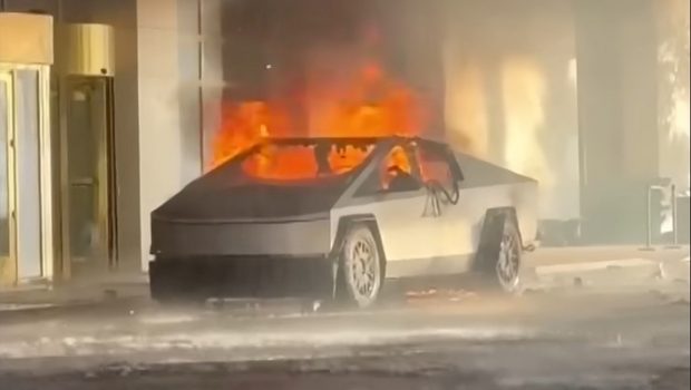 Un Cybertruck Tesla a explodat la 15 secunde după ce a oprit în fața unui hotel al lui Donald Trump din Las Vegas: un mort și șapte răniți