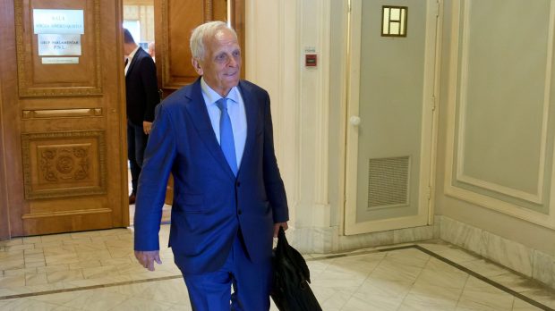 Theodor Stolojan, revoltat după ce PSD a propus reorganizarea teritorială. Mesaj pe grupul PNL: „Sare din baie şi UDMR”