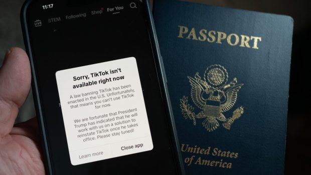 TikTok a devenit indisponibil în America înainte de intrarea în vigoare a interdicției. Trump a anunțat câte zile de amânare va oferi companiei chineze