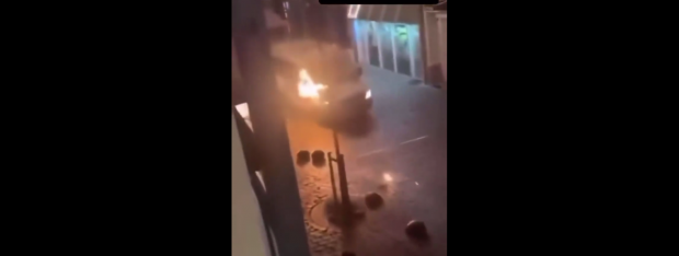 Haos la Bruxelles în noaptea de Revelion. Oamenii au incendiat mașini și au atacat polițiștii cu cocktail-uri Molotov