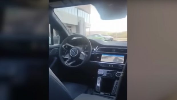 Clipul viral cu un pasager blocat într-o mașină Waymo fără șofer: „Nici măcar nu poți să cobori? E o nebunie!”