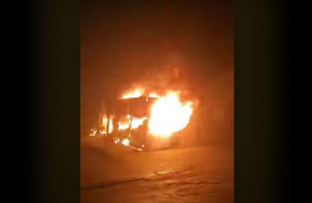 Incendii la două centre de colectare a deșeurilor din Iași, provocate de petarde